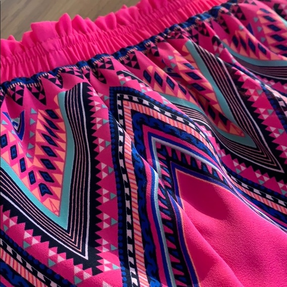 💕HP💕Lush hot pink geometric print shorts - Picture 7 of 9